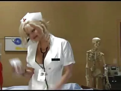 Kinky سنہرے بالوں والی بیب فيلم پورن ايراني Trisha Parks POV میں بڑا ڈک چوس رہی ہے۔